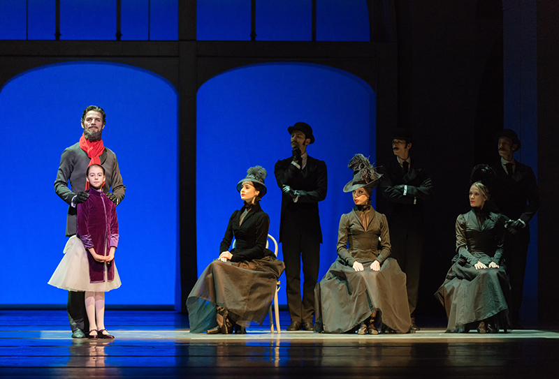 Hollywood fles trek de wol over de ogen National Ballet Academy pupils in Mata Hari